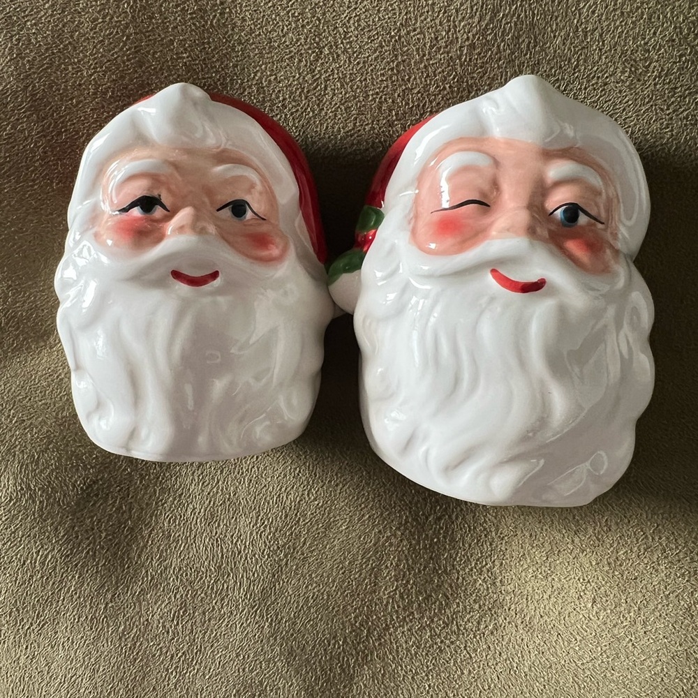 Santa salt and pepper. New!🧑🏼‍🎄🧑🏼‍🎄